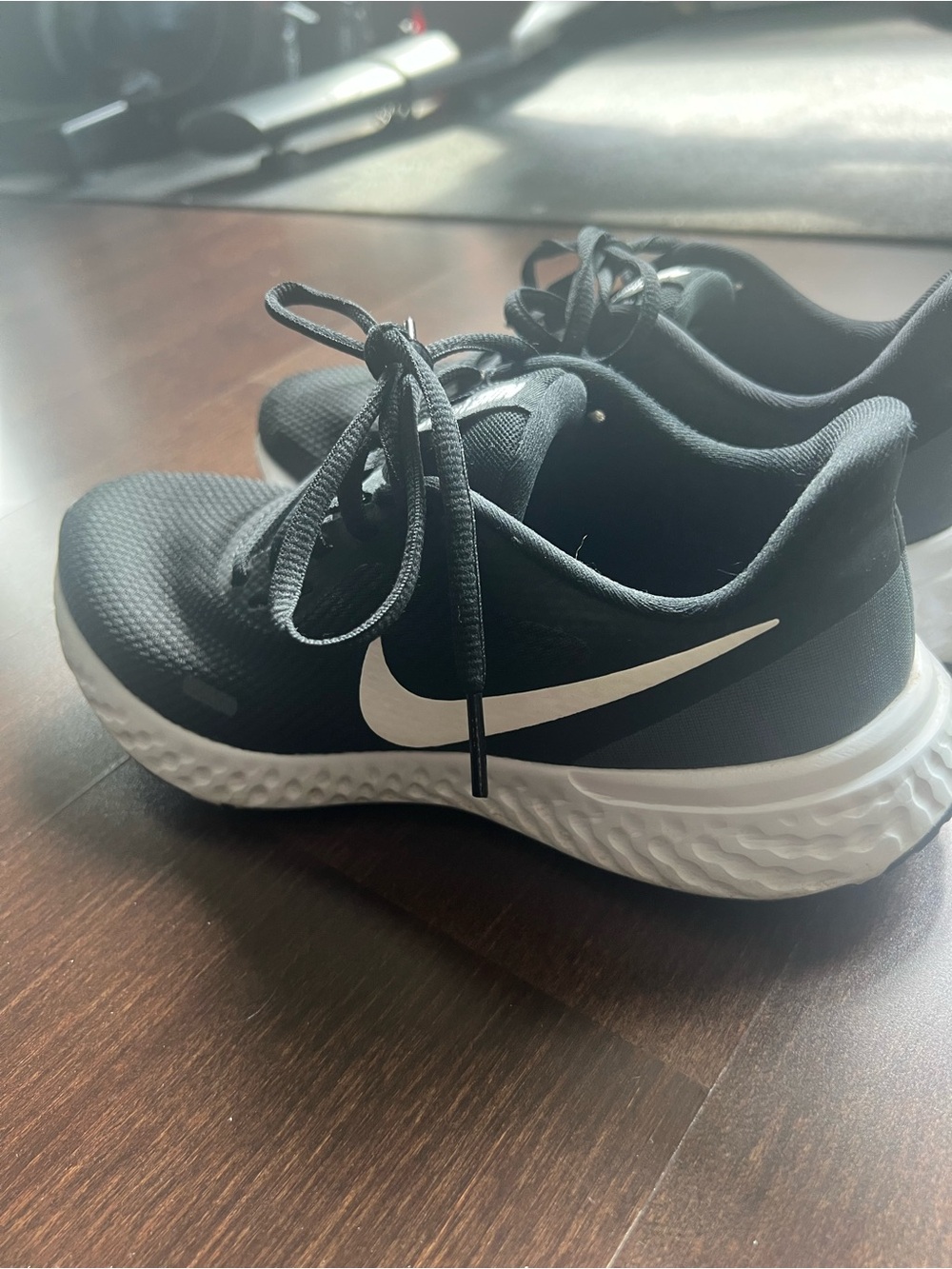 Nike Black and White Athletic Running Sneakers - Picture 3 of 6